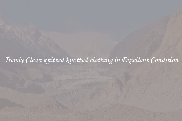 Trendy Clean knitted knotted clothing in Excellent Condition